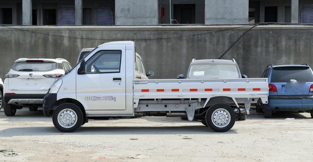 五菱小卡1.5带空调带助力落地价,五菱荣光小卡双排1.8拉货多少斤