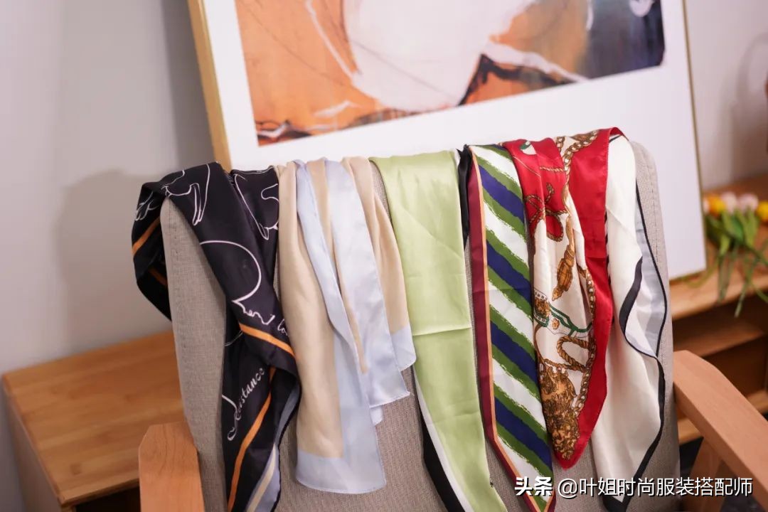 丝巾怎么选颜色高贵优雅百搭,怎样选最好质量的丝巾好看又洋气
