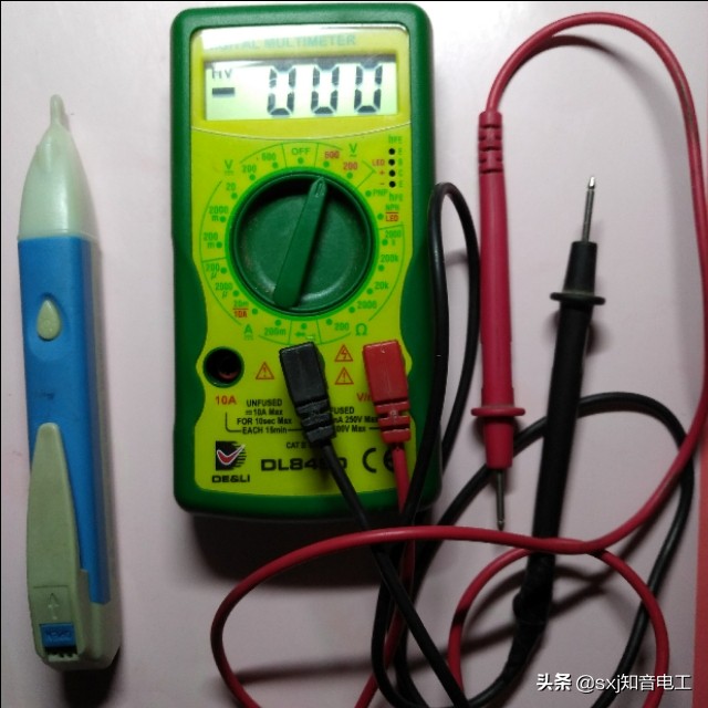 家里配电箱总闸合不上是什么原因,配电箱开关打开没电