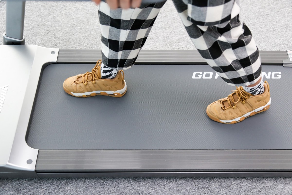 宅家跑步拒绝秋膘，光荣亲选磁悬浮减震跑步机深度体验