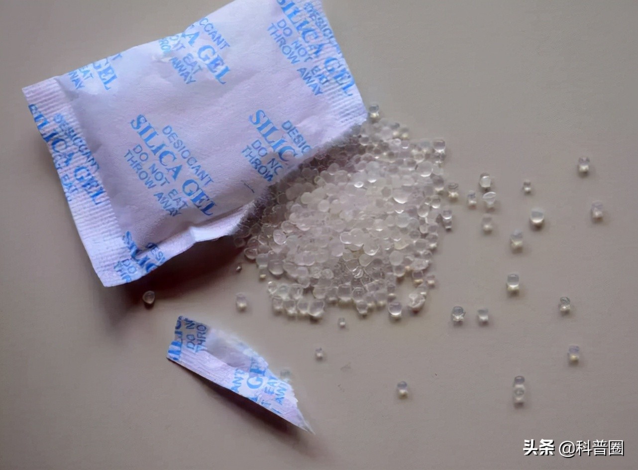 干燥剂遇水爆炸眼睛,干燥剂爆炸伤到眼睛的视频