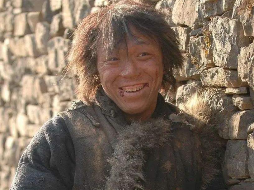 明星权志龙抽的什么烟一盒15万 (权志龙为啥抽15万一包的烟)