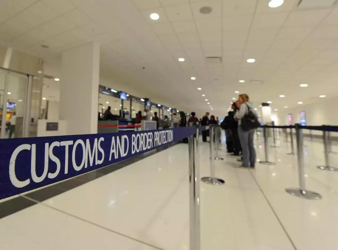 坐飞机安检遇到哪些奇葩事,坐飞机安检都遇到什么搞笑的事