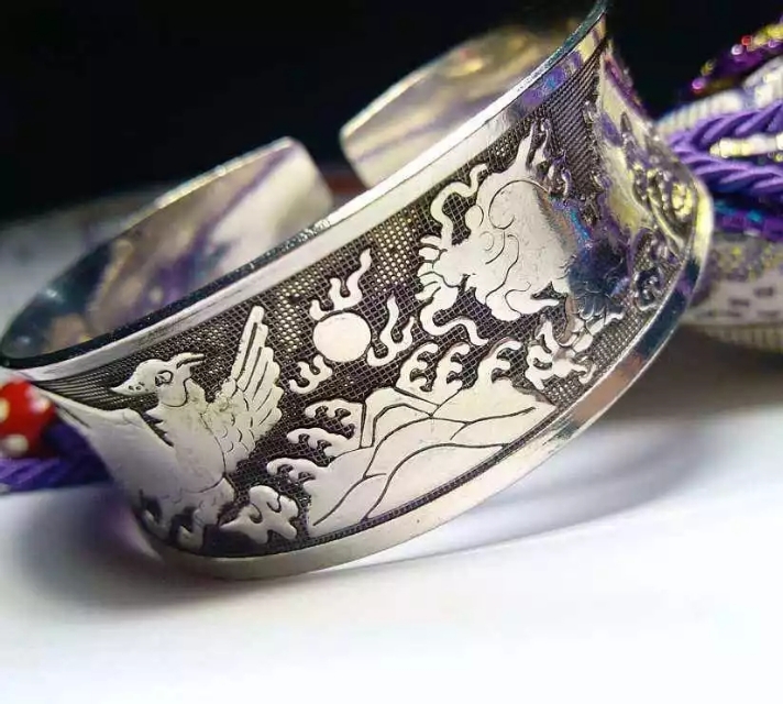 怎么辨别纯银的真假最直接的办法,鉴别纯银项链银吊坠