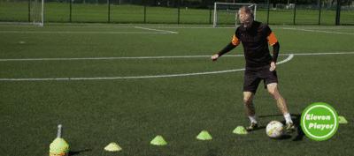 足球一对一突破动作,足球单脚带球训练视频