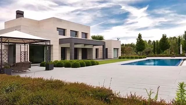 梅西豪宅c罗豪宅,梅西和c罗谁豪宅最好