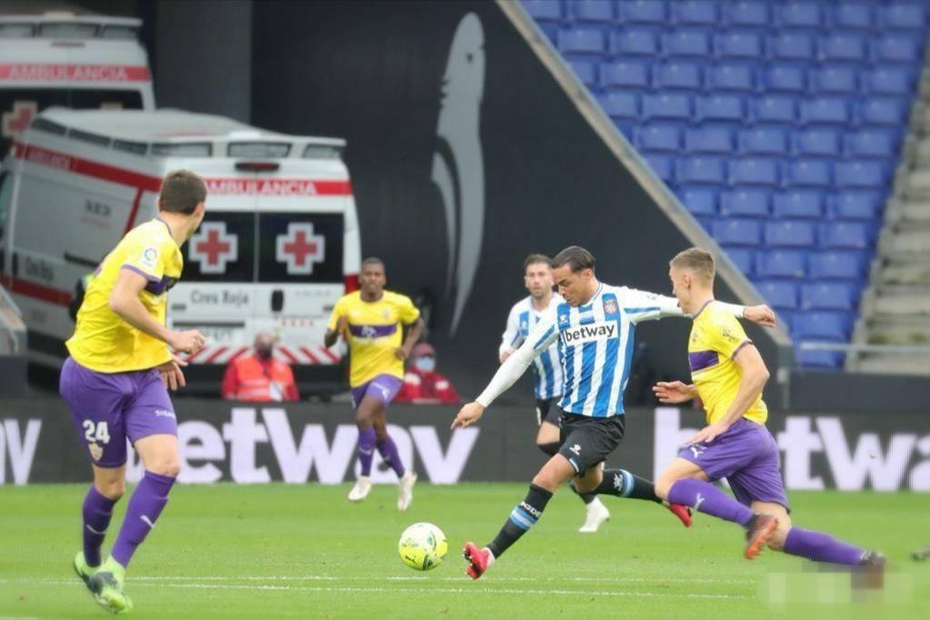 西班牙6连胜收官,西班牙人3-0大胜武磊替补误伤队友