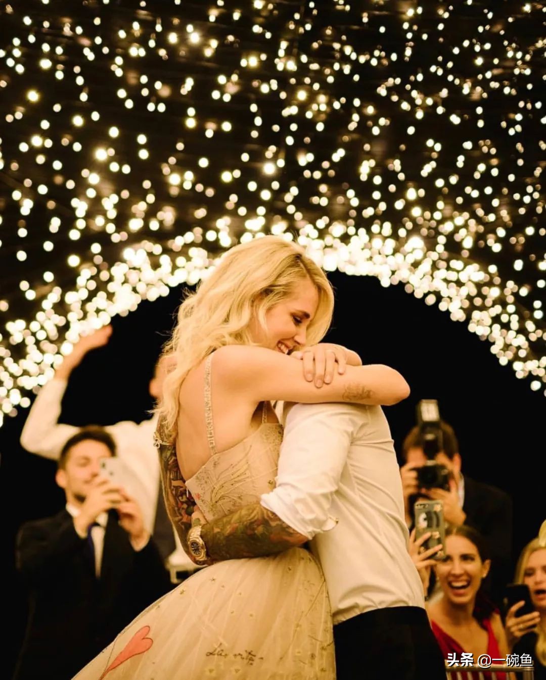 她实现了九亿少女梦寐的婚礼后，带着钻戒来了！酸哭了