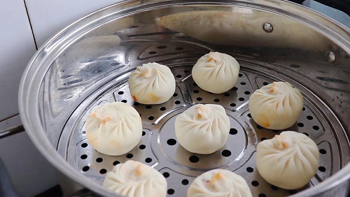 蒸包子馍是冷水蒸好或是开水蒸好,蒸包子冷水上锅蒸还是开水上锅蒸