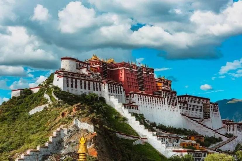 虔诚的藏族布达拉宫,布达拉宫在藏族信仰中的作用