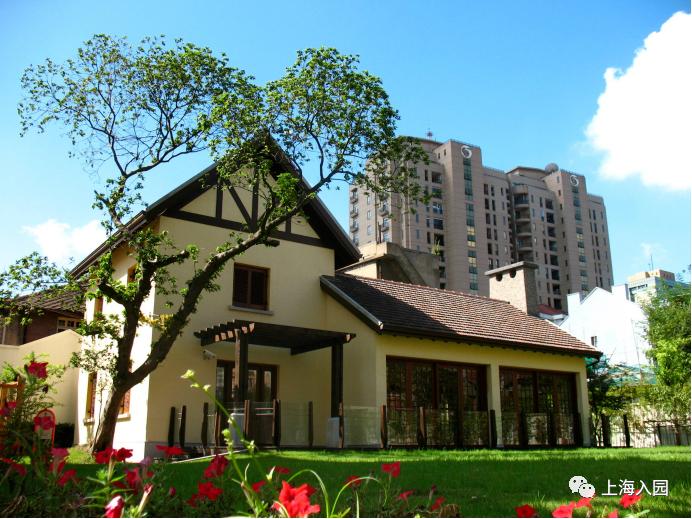 上海这个区没有超级名校，竞争小！小学不在本区读，进不了好初中