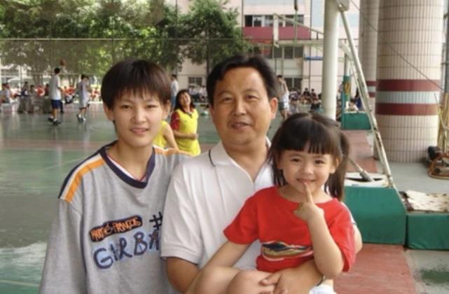 女篮赛场奥运姐妹花,篮球姐妹花出战奥运