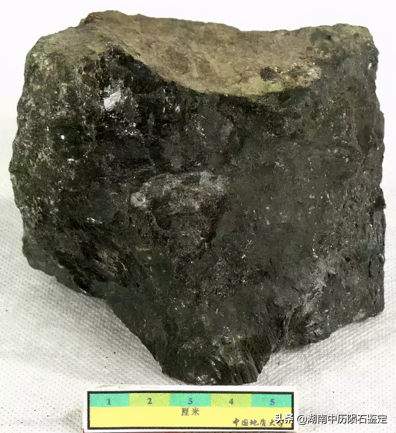 月球陨石与地球矿石的区别,月球陨石和矿石有什么区别