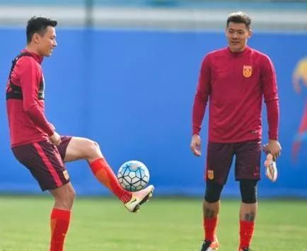 当中国男足脱掉上衣，你就知道他们为何难以崛起？