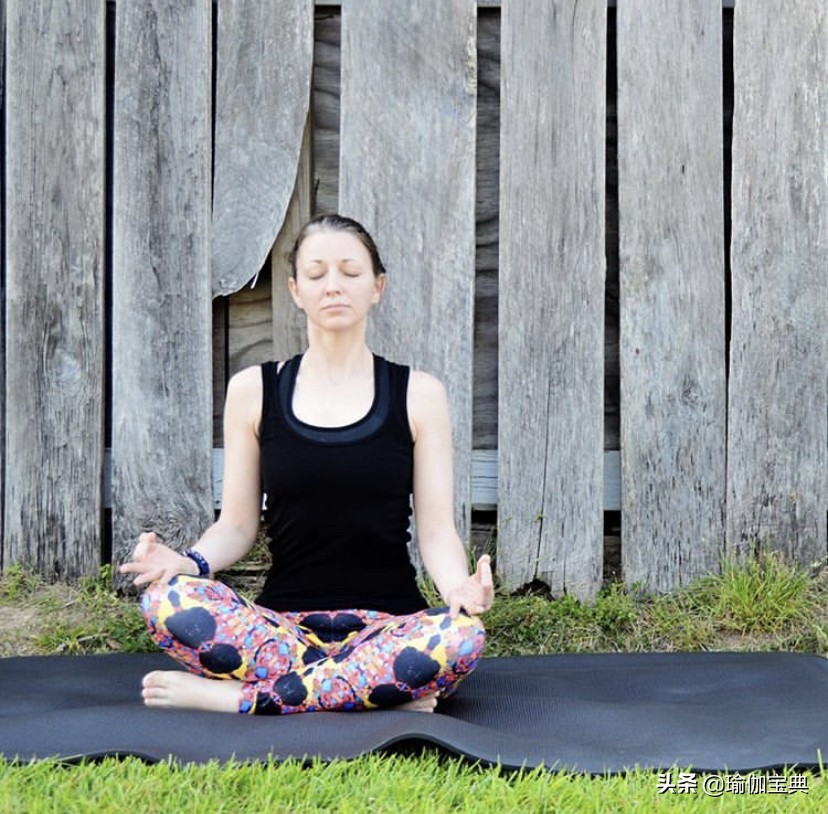 瑜伽冥想引导10分钟正念,瑜伽冥想8-10分钟放松引导词