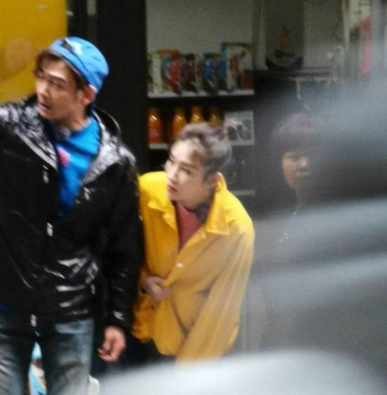 杨烁上节目说拟好离婚协议财产全给老婆，怎么那么多网民说好尬？