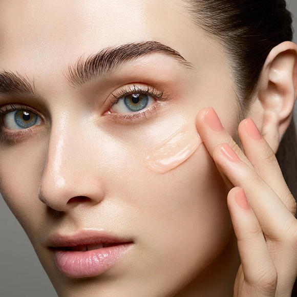 请问化妆的正确步骤是怎么样的,一套完整的化妆顺序是怎么样的