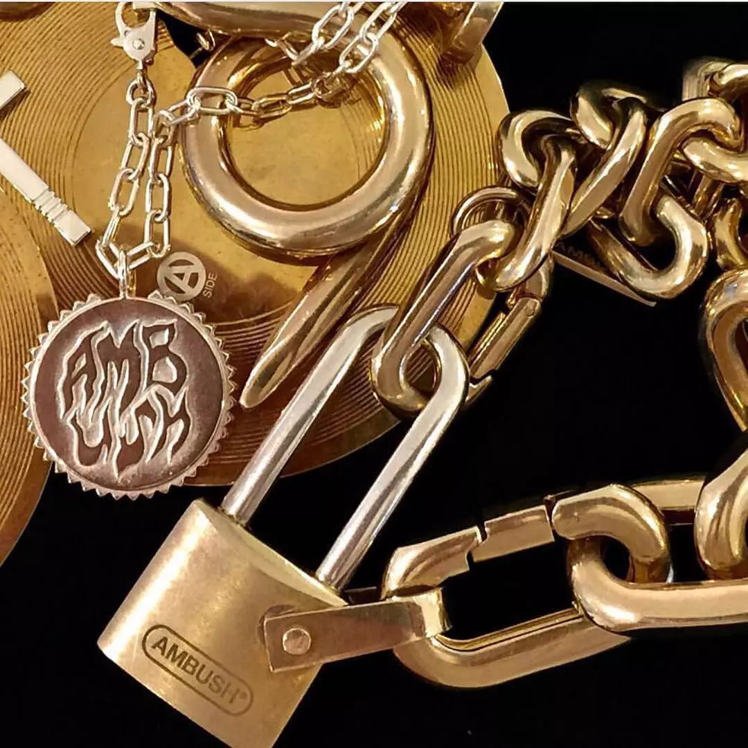 王一博西装复古风,王一博的心头肉