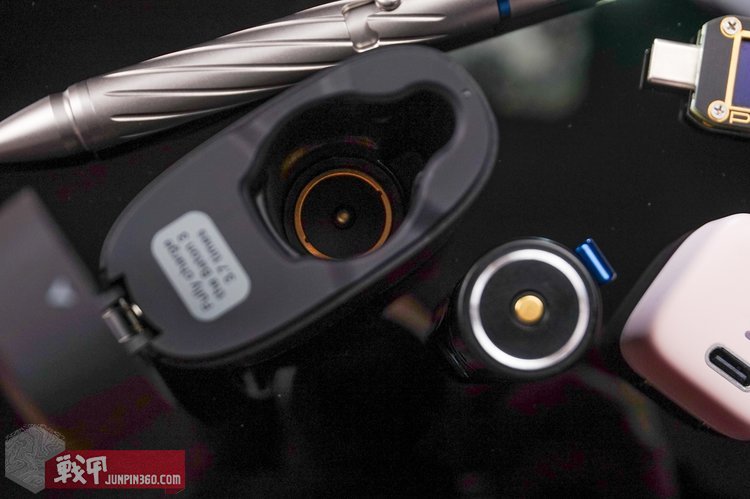 开启无线充电时代，OLIGHTBaton3手电尊享版