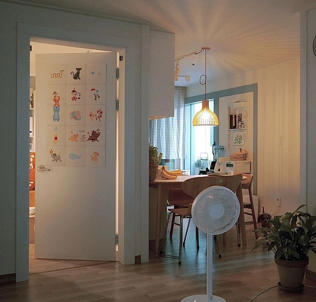 会做饭也会收拾，米白原木色，简简单单不混乱，收住一家人的心