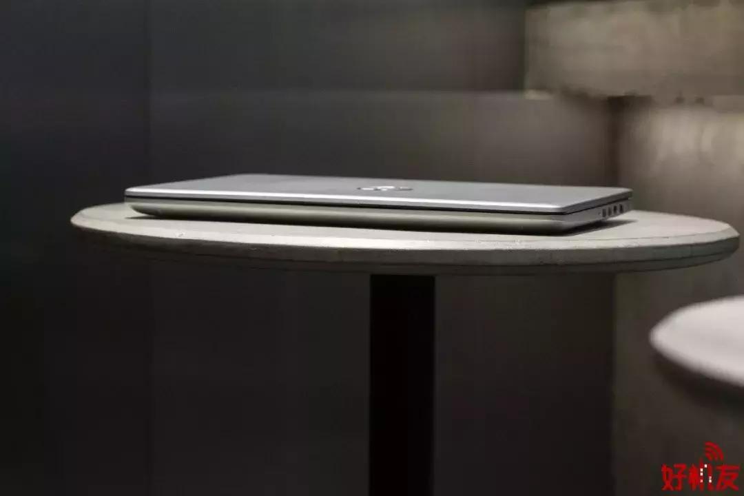 来面试的小姐姐拿出了一款新版笔记本，我去了解了一下……