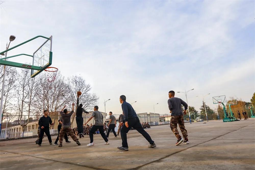 羡慕→临汾旅官兵“野”会玩