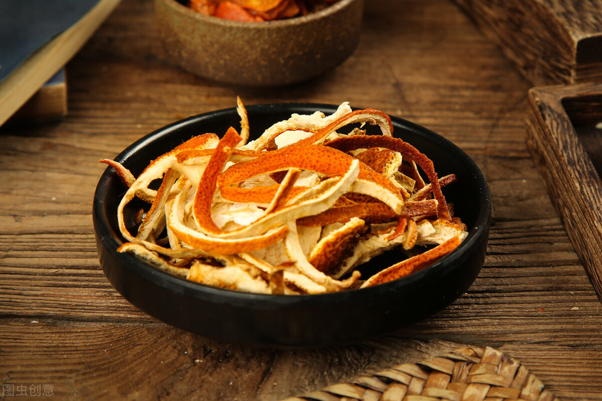 早上起床嗓子和鼻子里都是黄痰,早晨起床嗓子有痰而且还是硬块