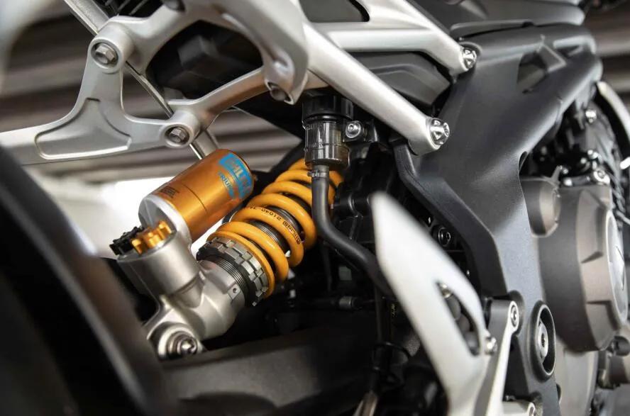 凯旋1200rs猪头版改双座,凯旋1200cc复古上市