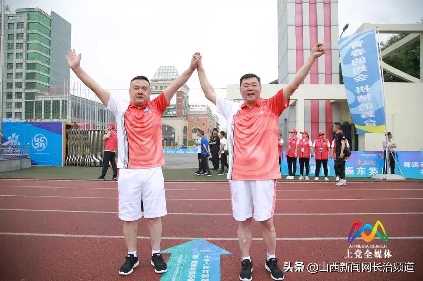 万人空巷见证圣火传递现场！青春的上*党**，豪情飞扬