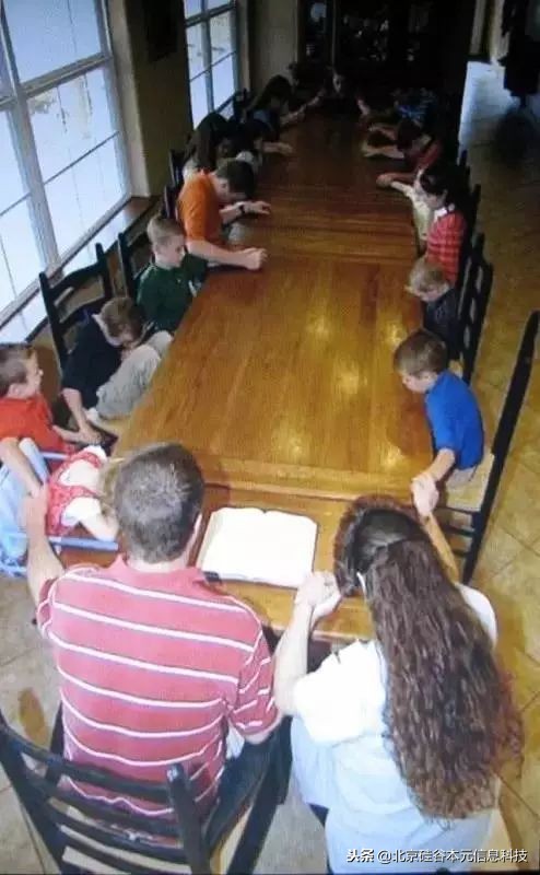 美国夫妇生了60多个孩子,美国夫妇一胎生下17个孩子