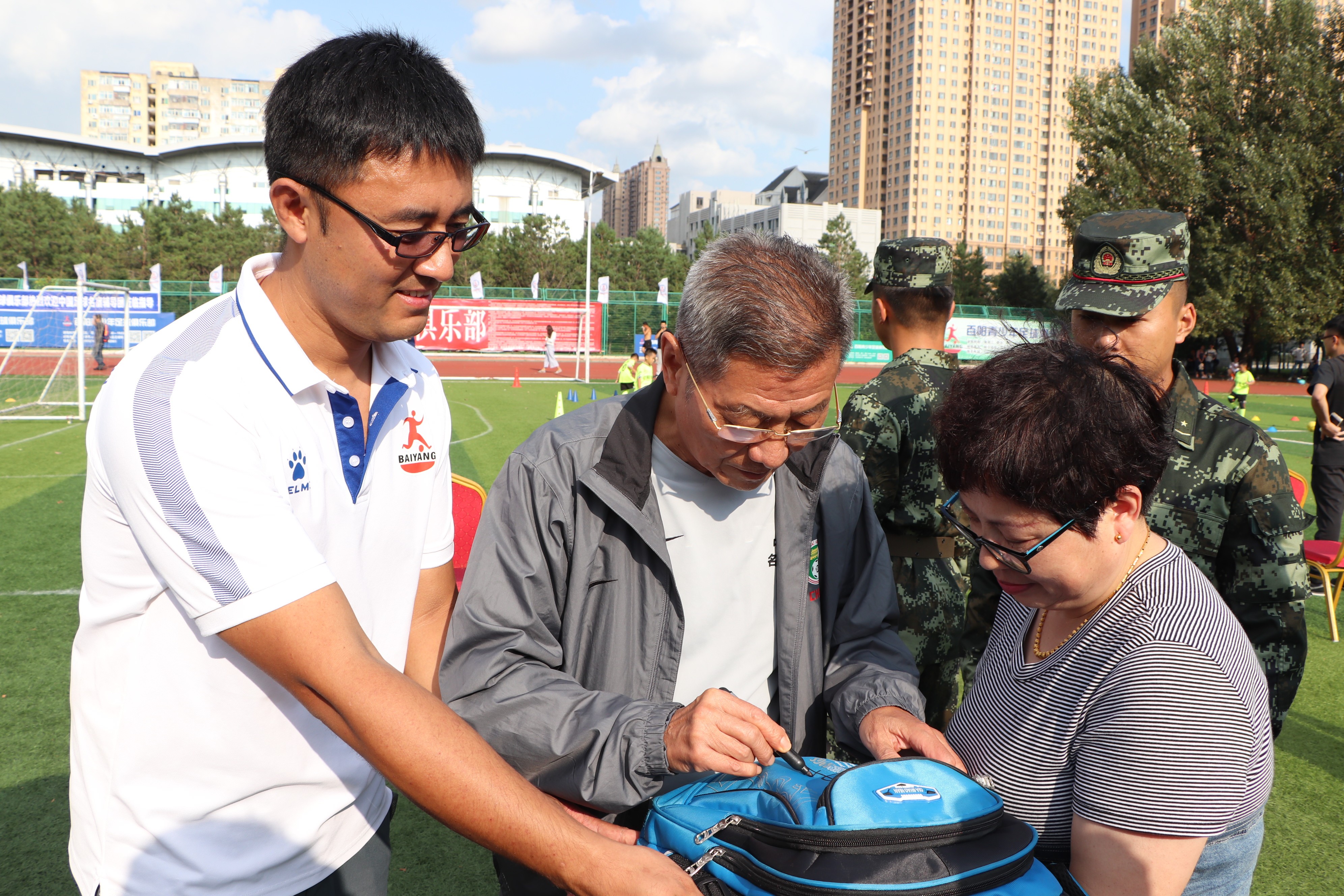 中国队名宿辅导团,中国足球小将培训课