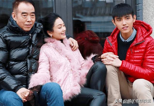 张艺谋和家人以及女儿张末视频,张艺谋女儿张末哪一年嫁到美国