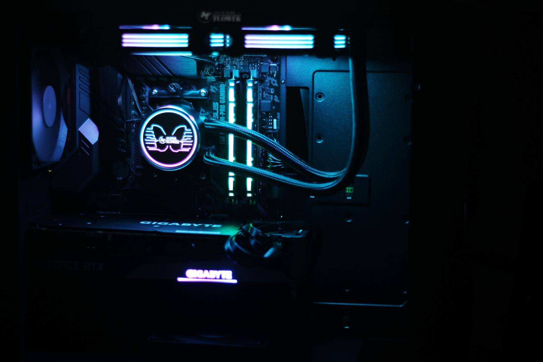 工欲善其事必先利其器，2021年初自媒体创作的专业向桌面配置