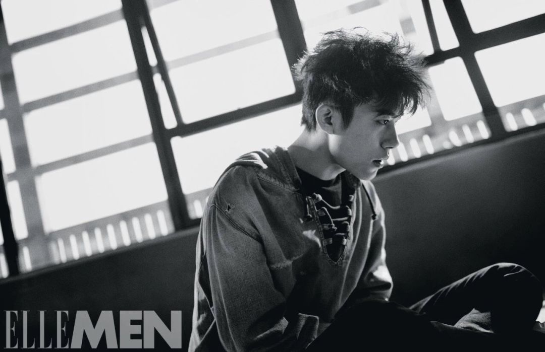 肖战和易烊千玺谁最火,易烊千玺和蔡徐坤谁火