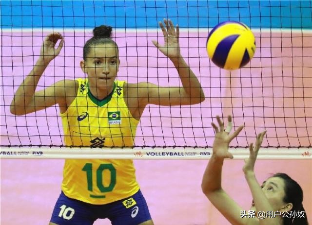 巴西加比小轮臂扣球，美国德鲁斯大拉弓扣球，中国队无解？！