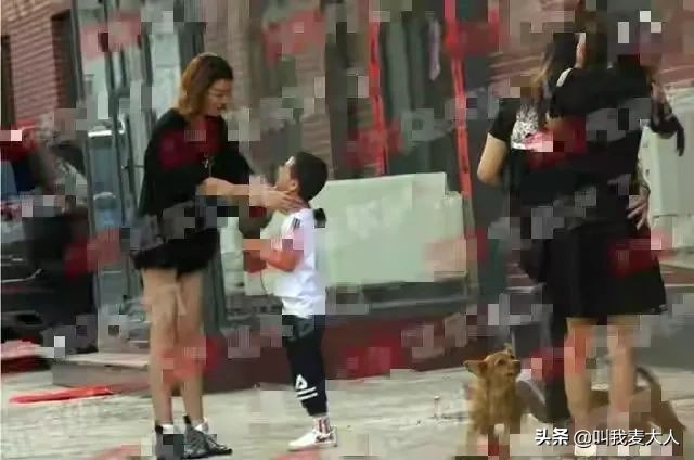 翻版马蓉王宝强,王宝强离婚后带女儿生活