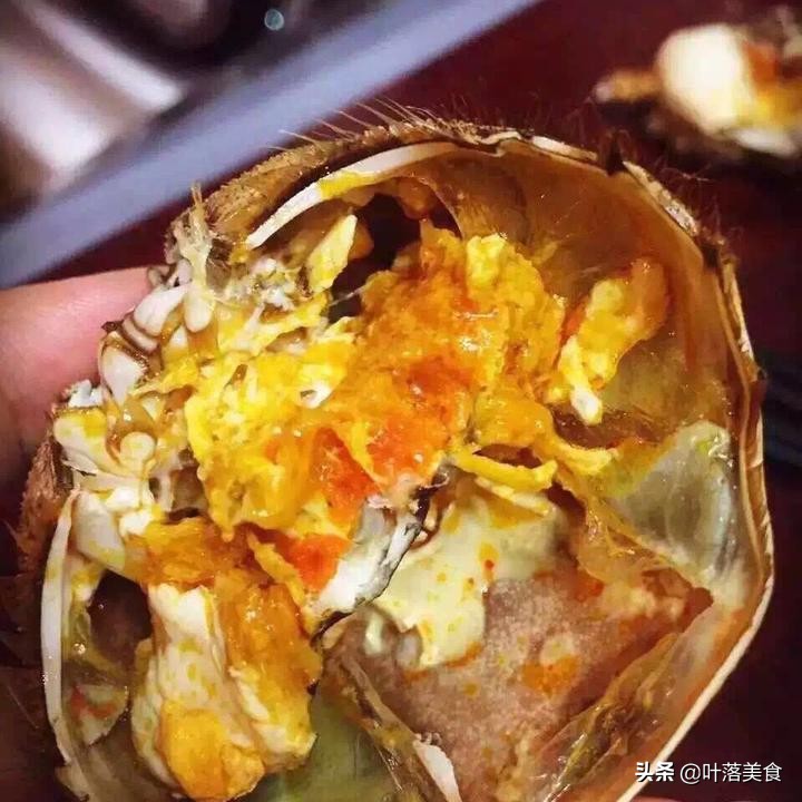 大闸蟹的正确吃法999块的大闸蟹,春季的第一只大闸蟹应该怎么吃