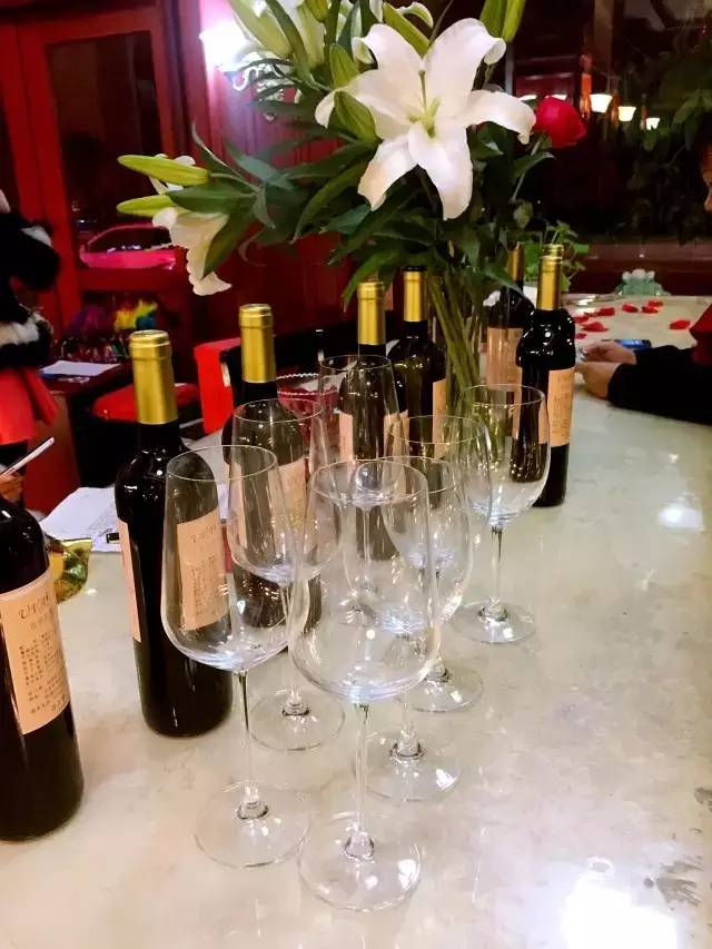 怎样挑选实惠又好喝的红酒,日常有哪些好喝的红酒牌子