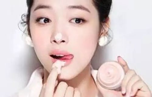 化妆都需要哪些步骤,化妆的正确步骤顺序水乳霜精华