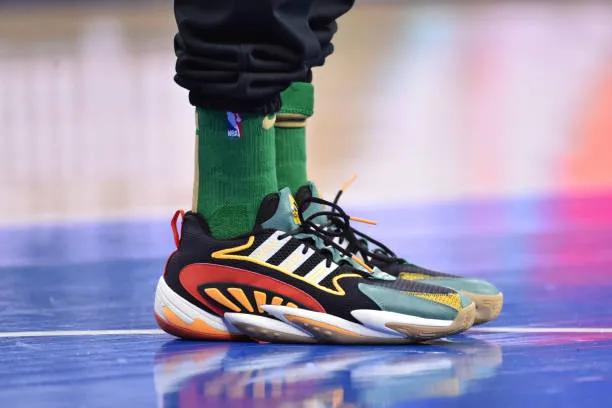 nba球员上脚安踏合集,nba球员上脚的球鞋欧文