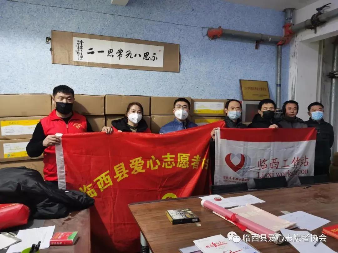 防控疫情爱心捐款新闻报道,致敬抗疫一线志愿者们