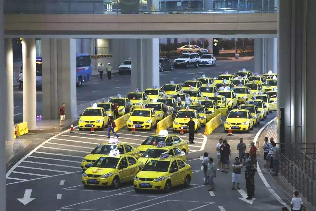 重庆好多出租车司机已经不是“活地图”了？都开始看导航开了