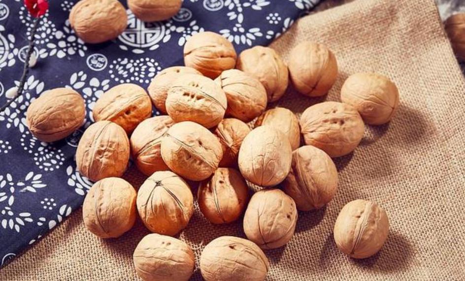 孕妇几个月吃核桃对胎儿最好,孕妇在几个月吃核桃最合适
