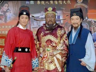 展昭何家劲放弃天价的演艺事业,帅气的展昭何家劲61岁