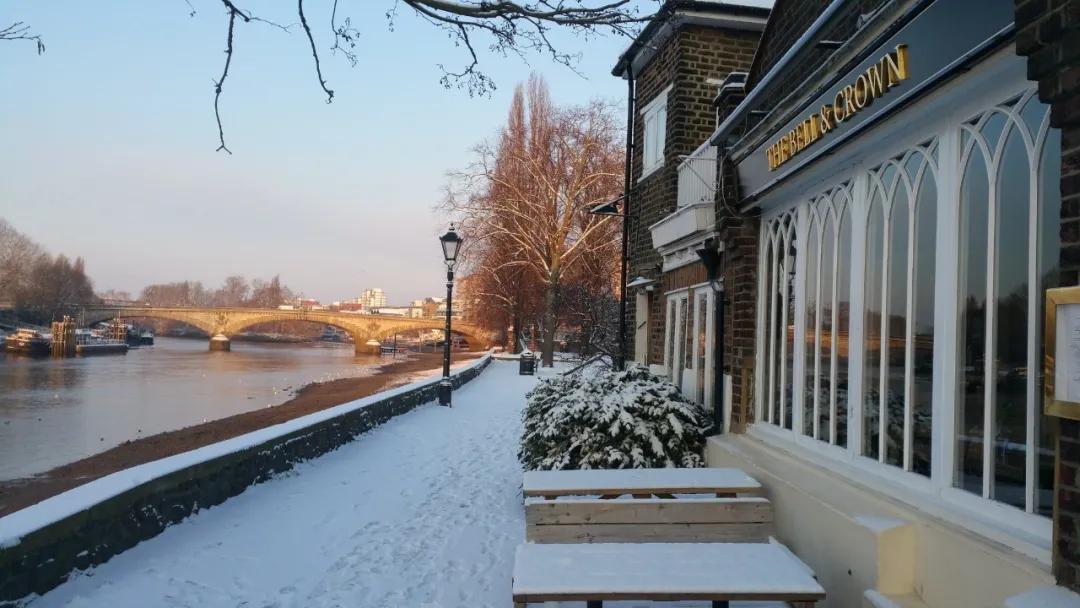 昨天比基尼！今天下雪！英国的天气能有多奇葩？