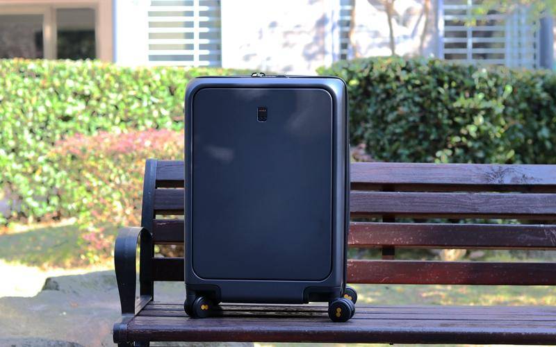 快速取物，为商务人士定制地平线8号登机箱体验