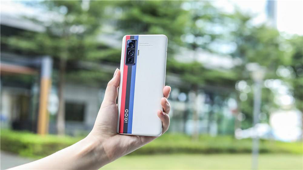 假如你不执着于新机，我勉强为你推荐一台，性价比和体验都兼顾