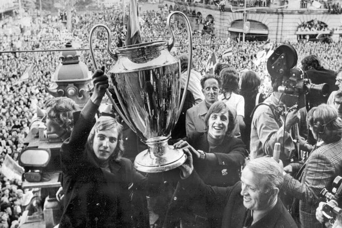 以前的阿贾克斯和现在阿贾克斯,以前的阿贾克斯和现在的阿贾克斯