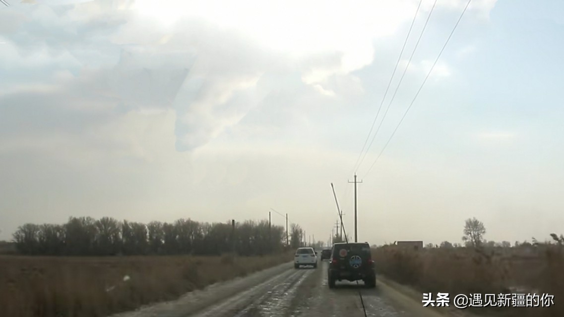 塔克拉玛干沙漠篝火晚会,六轮越野车穿越无人区