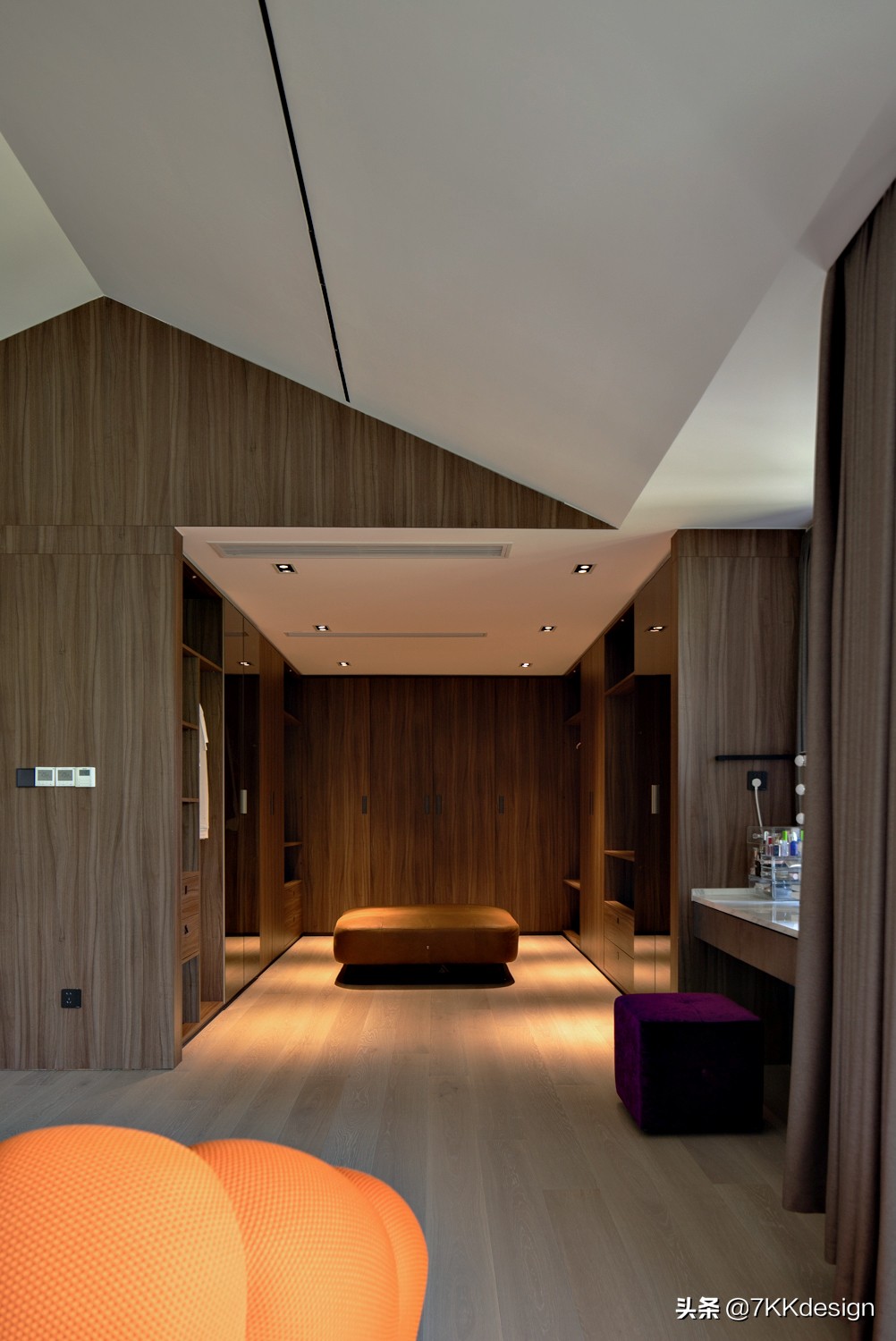 海边联排别墅小院实景现代轻奢,独栋带院子的小别墅年代感